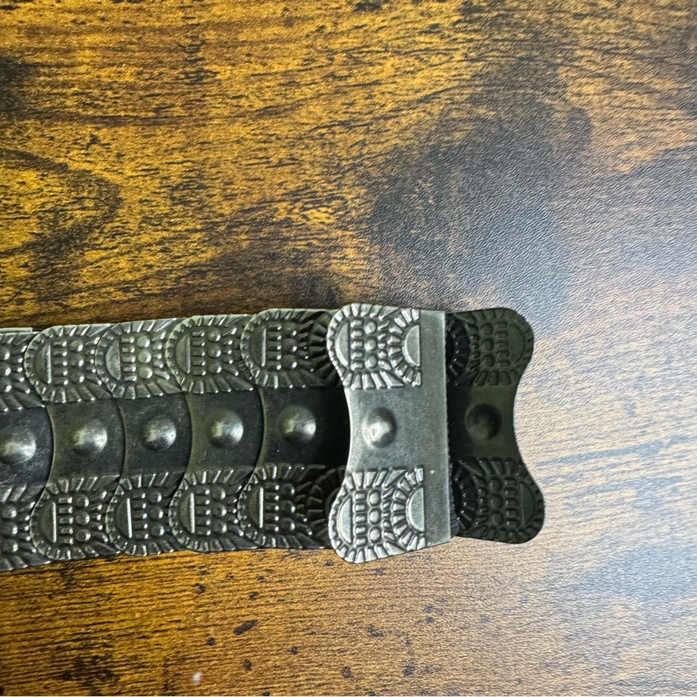 Western Style Concho Stretch Belt Gunmetal Black Oval Buckle Embossed Floral M - Picture 9 of 16